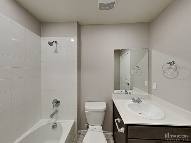 Building Photo - 2514 Henley Dr