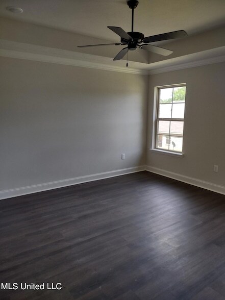 Building Photo - 464 Silver Hill Dr