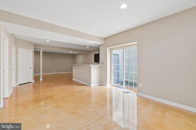 Building Photo - 9036 Woodpecker Ct
