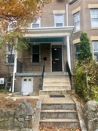 Building Photo - 728 Rock Creek Church Rd NW