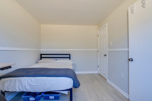Building Photo - 7913 Central Park Cir