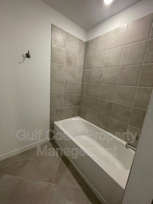 Building Photo - 14191 Heritage Landing Blvd