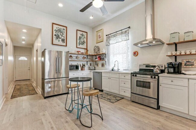 Building Photo - 4829 Tchoupitoulas St