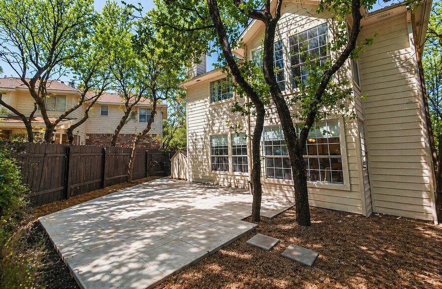 Building Photo - 3505 Rip Ford Dr