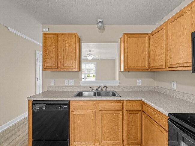 Building Photo - 210 Bridgewood Dr