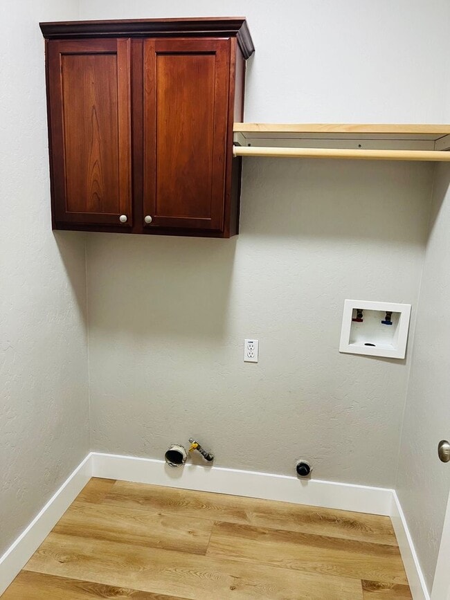 Building Photo - Beautiful, freshly renovated home in Avalo...