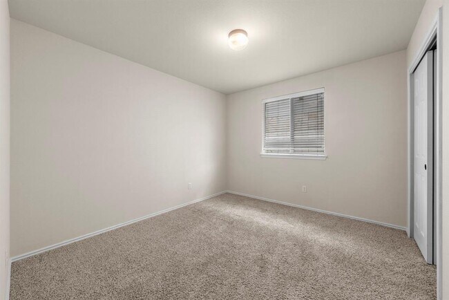 Building Photo - 9424 Castle Pines Dr