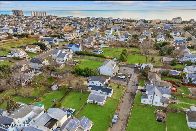 Building Photo - 83 Hennessey St