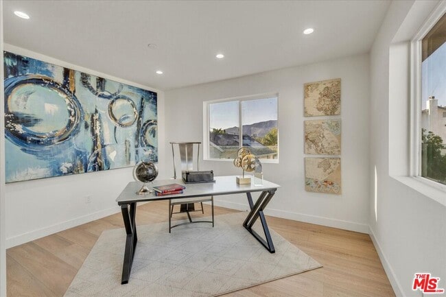 Building Photo - 10347 Hillhaven Ave