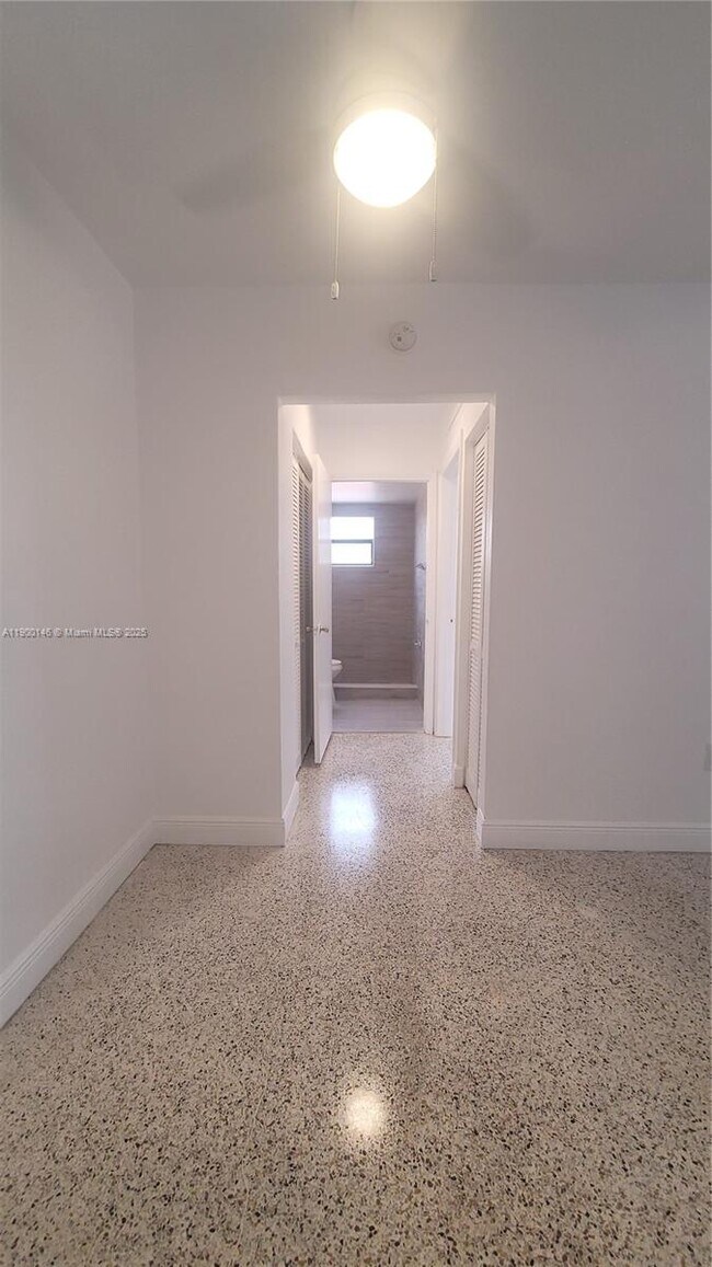 Building Photo - 34 E 21st St
