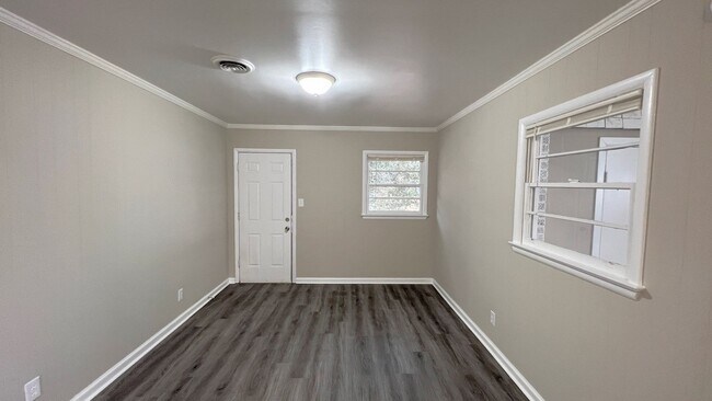 Building Photo - 3-Bedroom just waiting for you !