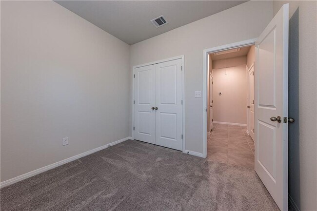 Building Photo - 13905 Heartland Dr