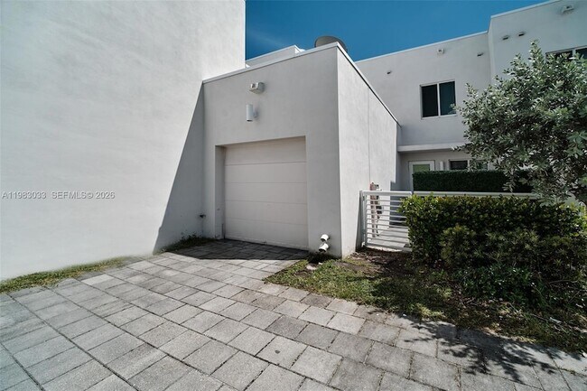 Building Photo - 10447 NW 66th St