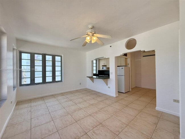 Building Photo - 901 Collins Ave