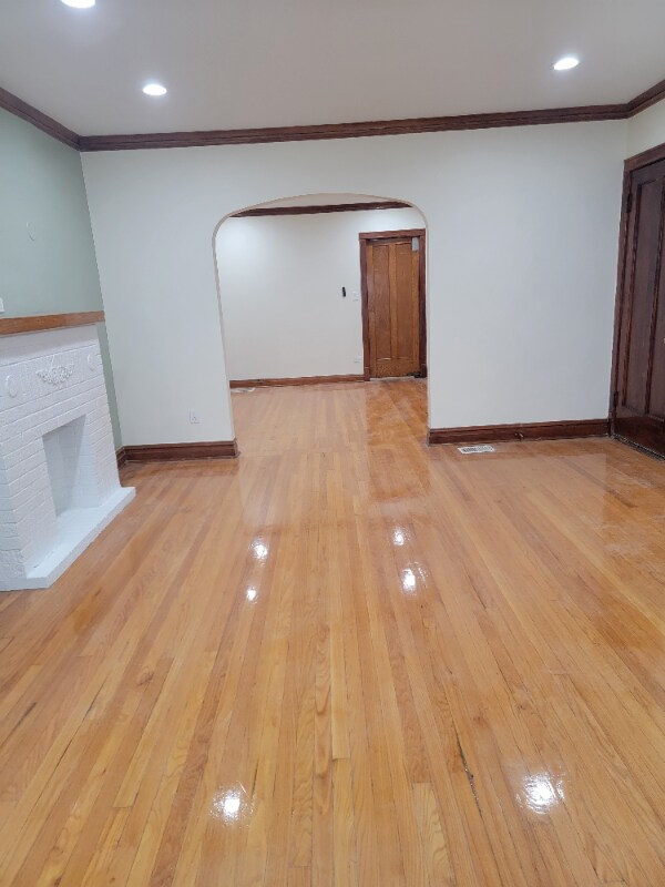 Building Photo - 4830 W Oakdale Ave