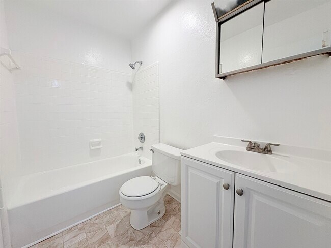 Building Photo - 1810 Sylvan Ct