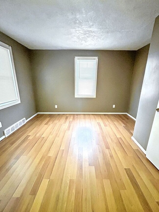 Building Photo - Charming 3-Bedroom Home with Modern Comfor...