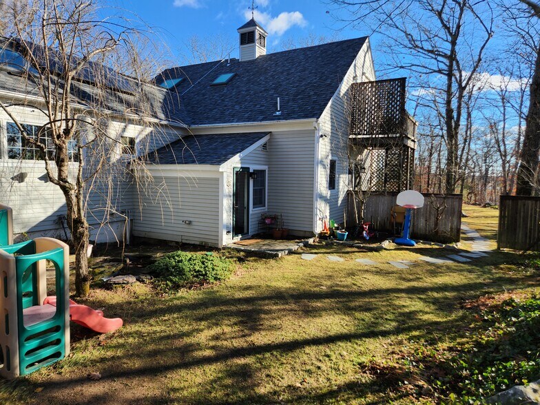 Building Photo - 228 Newburyport Tpke