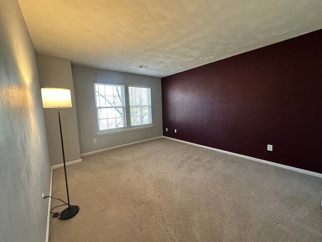 Building Photo - 123 Locust Ln