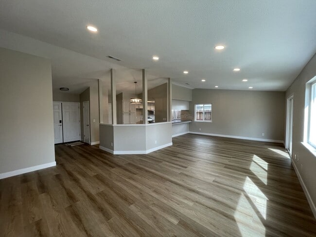 Building Photo - Beautiful Single Story Home Ready To Be Home!