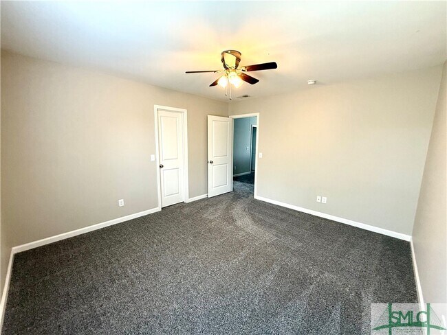 Building Photo - 210 Willow Oak Dr