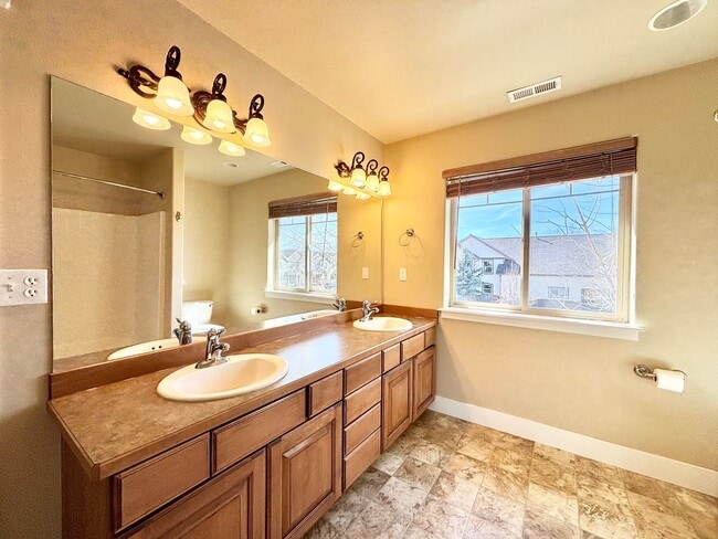 Building Photo - 3 Bedroom 2 1/2 Bath in Bozeman