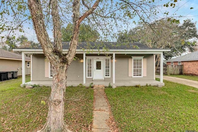 Primary Photo - 15146 Cocodrie Ave