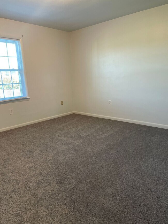 Building Photo - 6491 Carefree Ln