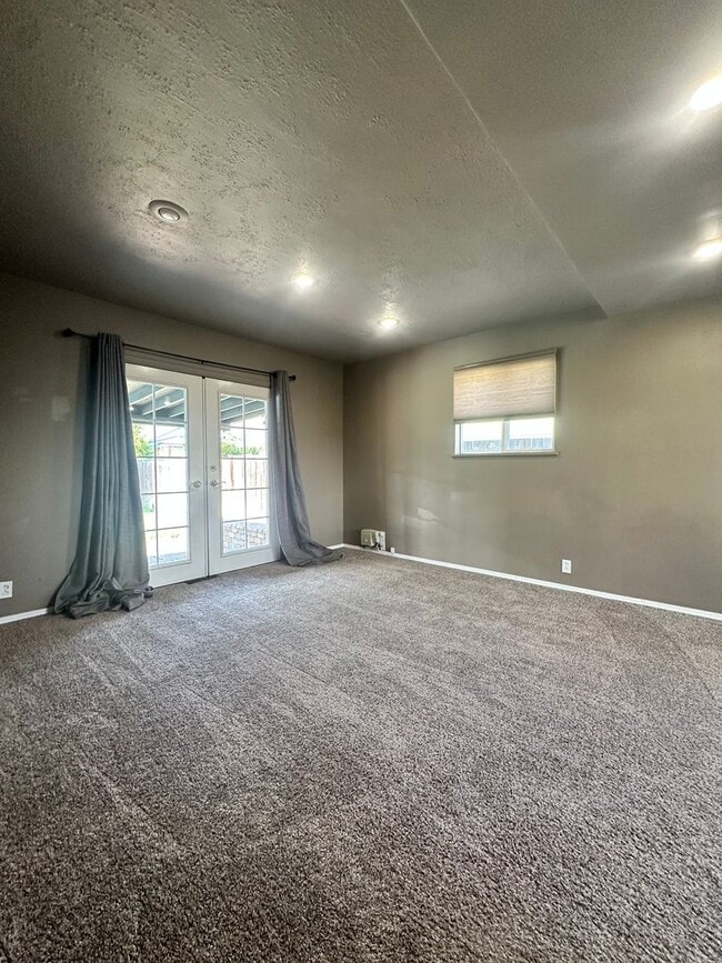 Building Photo - Charming 3-Bedroom, 1.5-Bath Home with Pool & Outdoor Entertaining Oasis