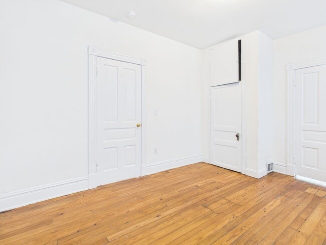 Building Photo - 2108 W Cary St