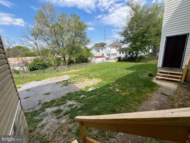 Building Photo - 414 N High St