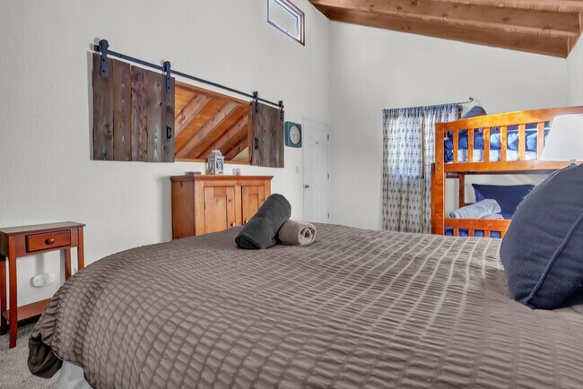 Building Photo - Property is offered at $1,800/month unfurnished, or $1,900/month furnished if preferred