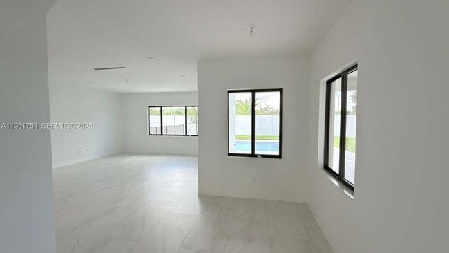 Building Photo - 19700 NE 14th Ave