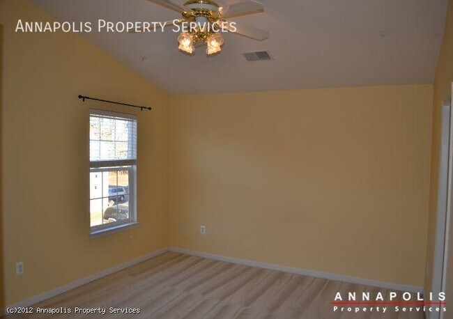 Building Photo - 2701 Thornbrook Ct