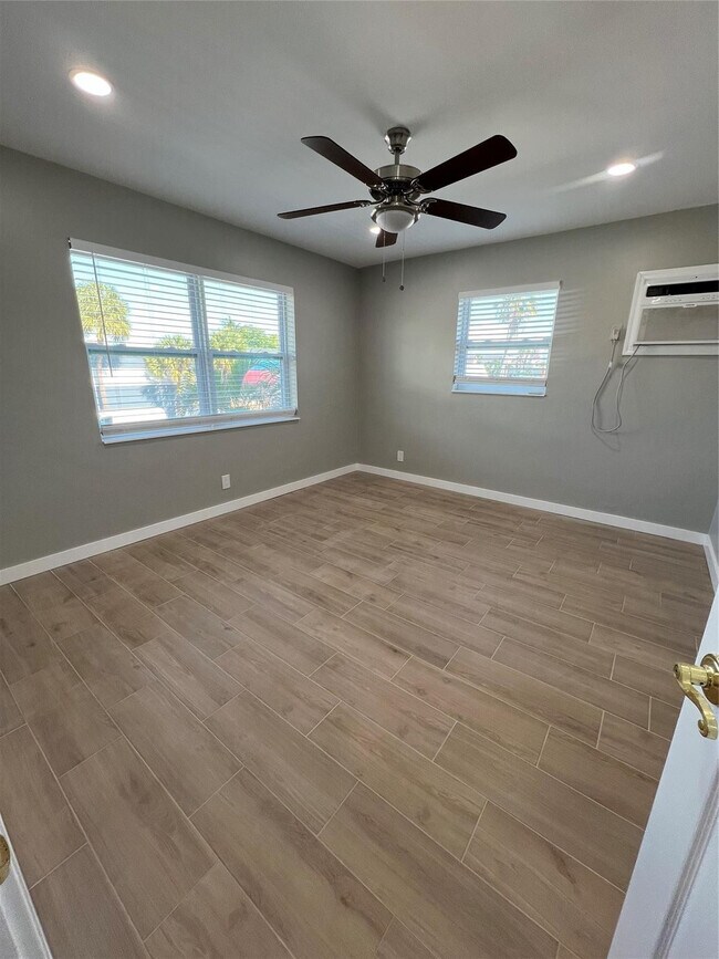 Building Photo - 2016 NE 17th Ct