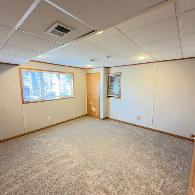 Building Photo - 3 Bedroom Home In Kentwood Schools!