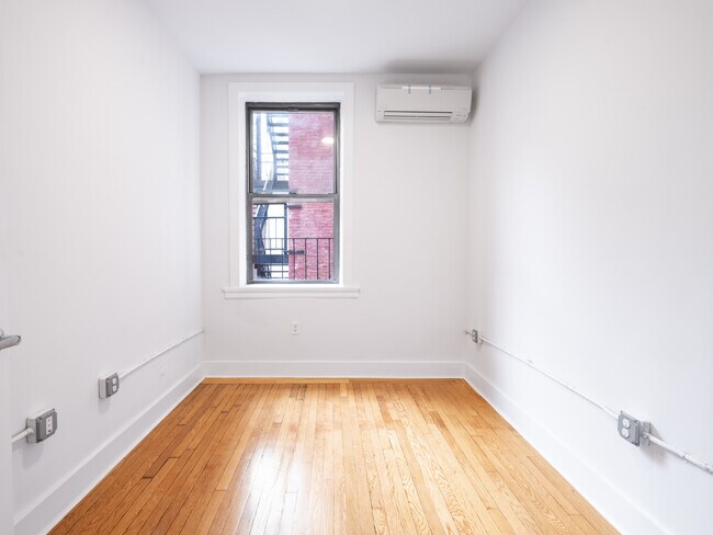 Building Photo - 218 W 108th St