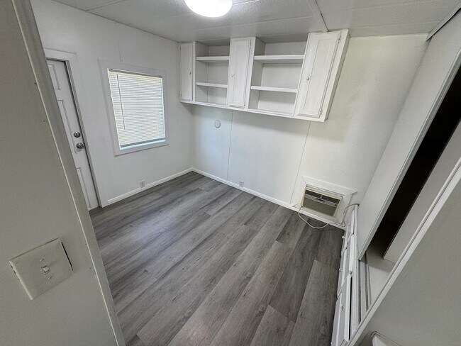 Building Photo - 64 Sylvia St