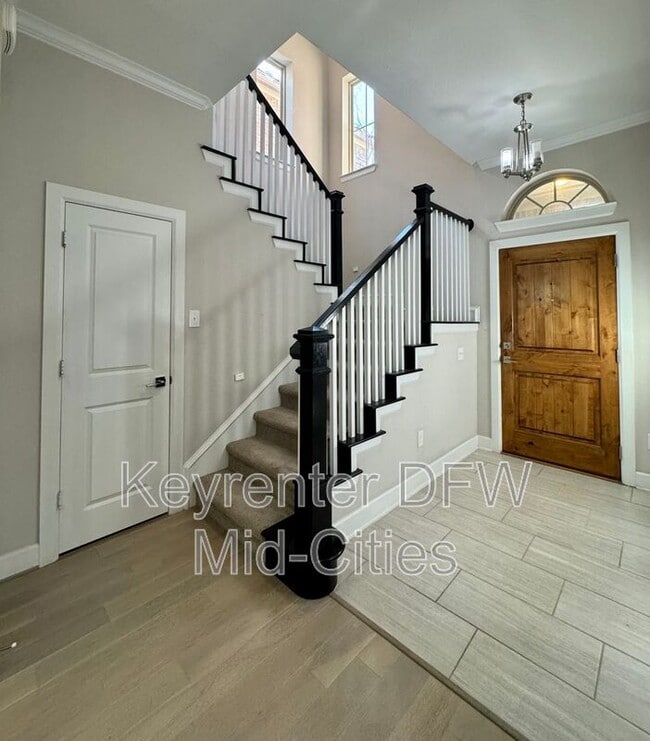 Building Photo - 6726 DeLeon St