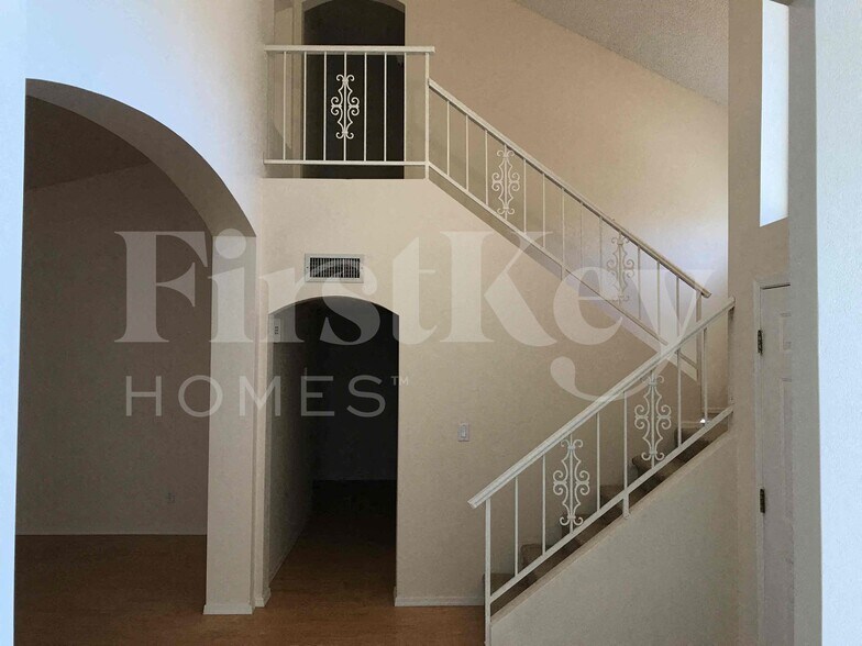 Building Photo - 4110 W Questa Dr