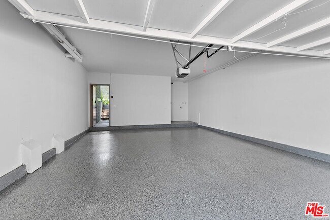 Building Photo - 3516 Vía Dolce