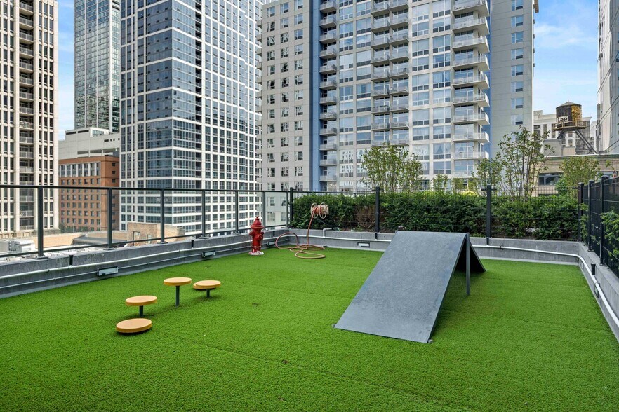 Building Photo - 1342 S Michigan Ave