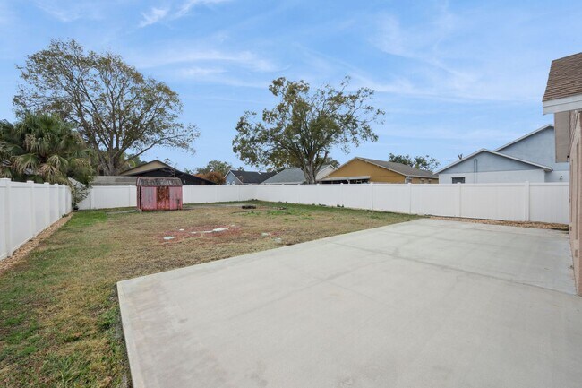Building Photo - Fully renovated and updated 3/2/2 home with HUGE fenced yard in East Orlando