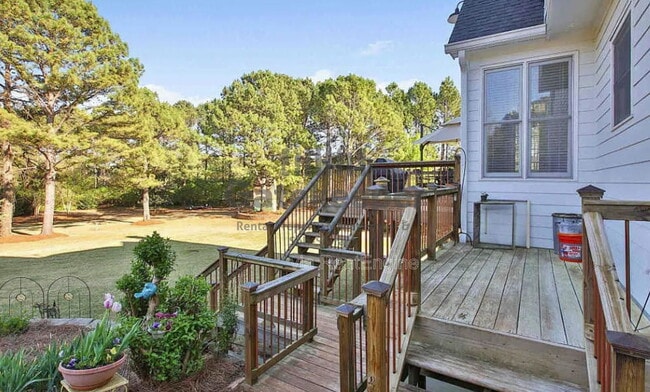 Building Photo - 115 Hidden Lake Dr