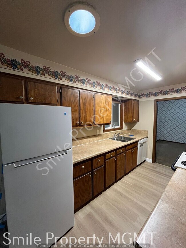 Building Photo - single house