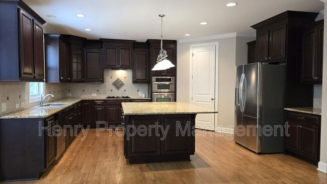 Building Photo - 121 Harvestwood Dr