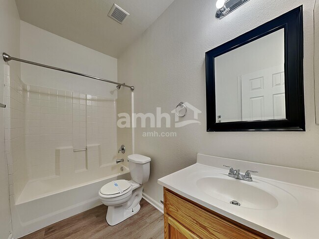 Building Photo - 6405 W Pioneer St