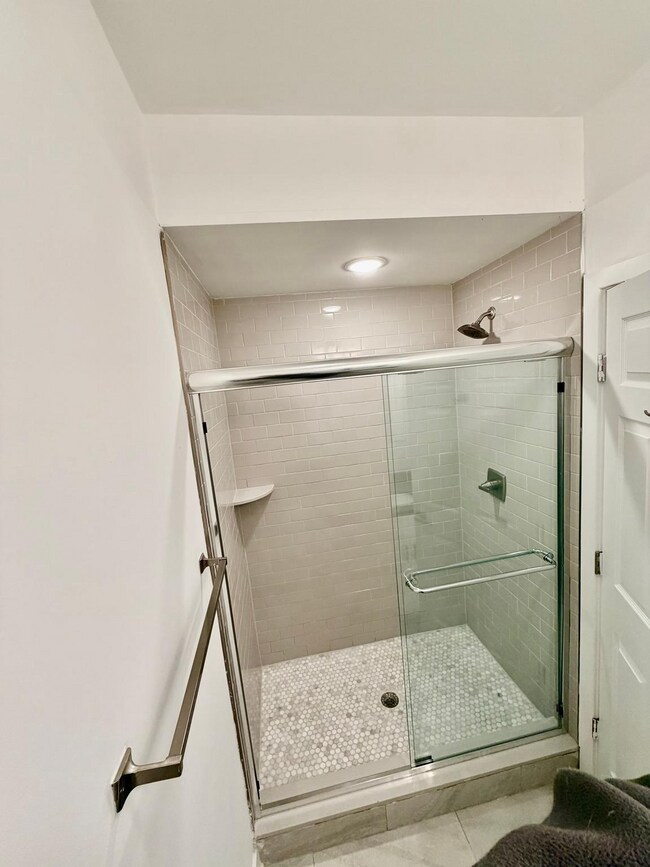 Building Photo - 2722 Master St