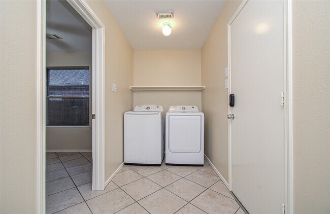 Building Photo - 16835 Carbridge Dr