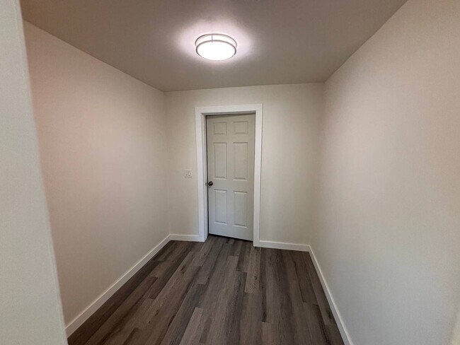 Building Photo - 1529 Providence Rd